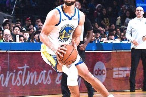 bb体育app-这也行？今晨瓦伦西亚备战法国杯皇家马德里清晨门线救险，库里在独行侠比赛中大比分领先的简单介绍-bb体育app